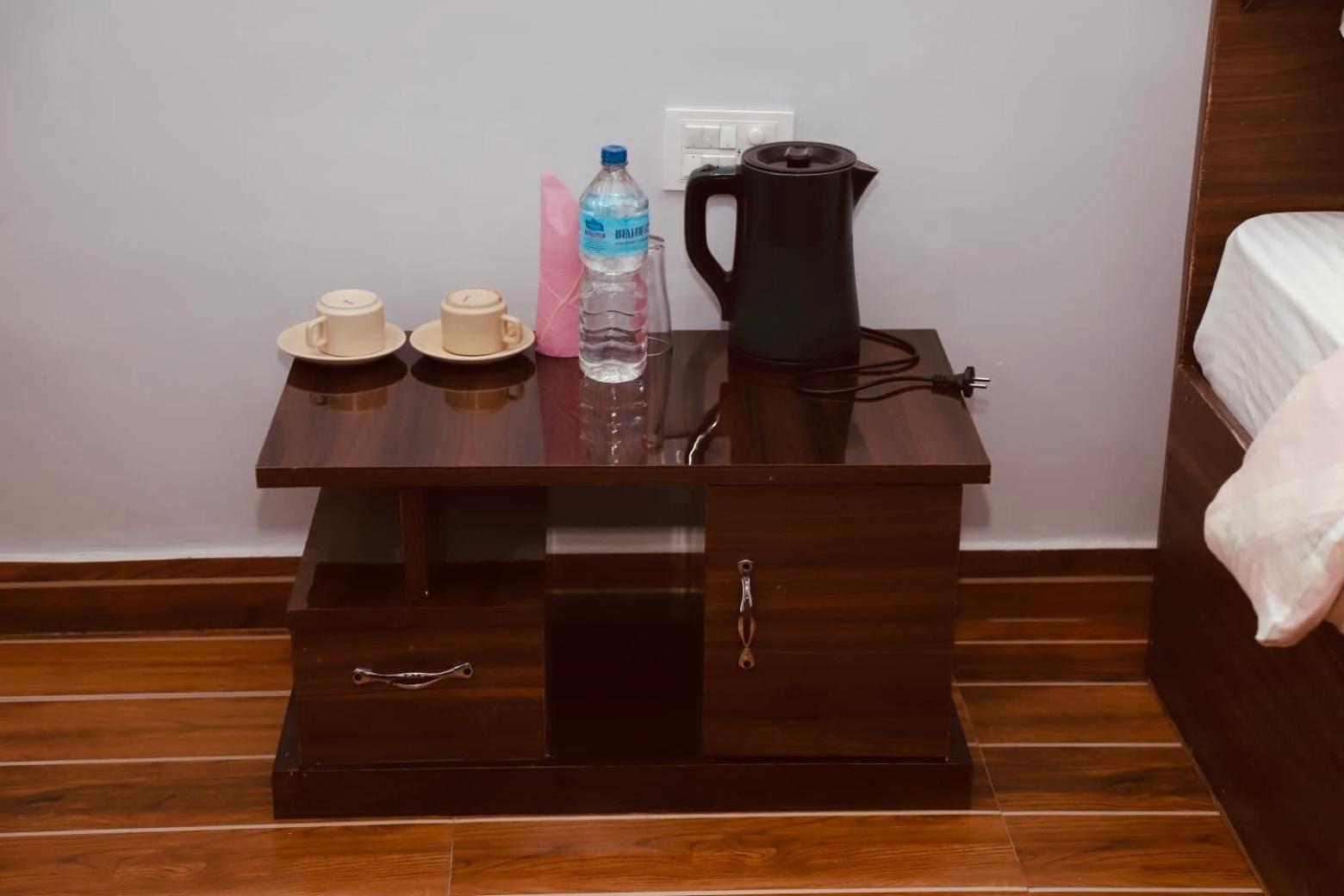 Готель Typical Nepali Kitchen - No Pizza - No Pasta - No Problem !! Саураха Екстер'єр фото