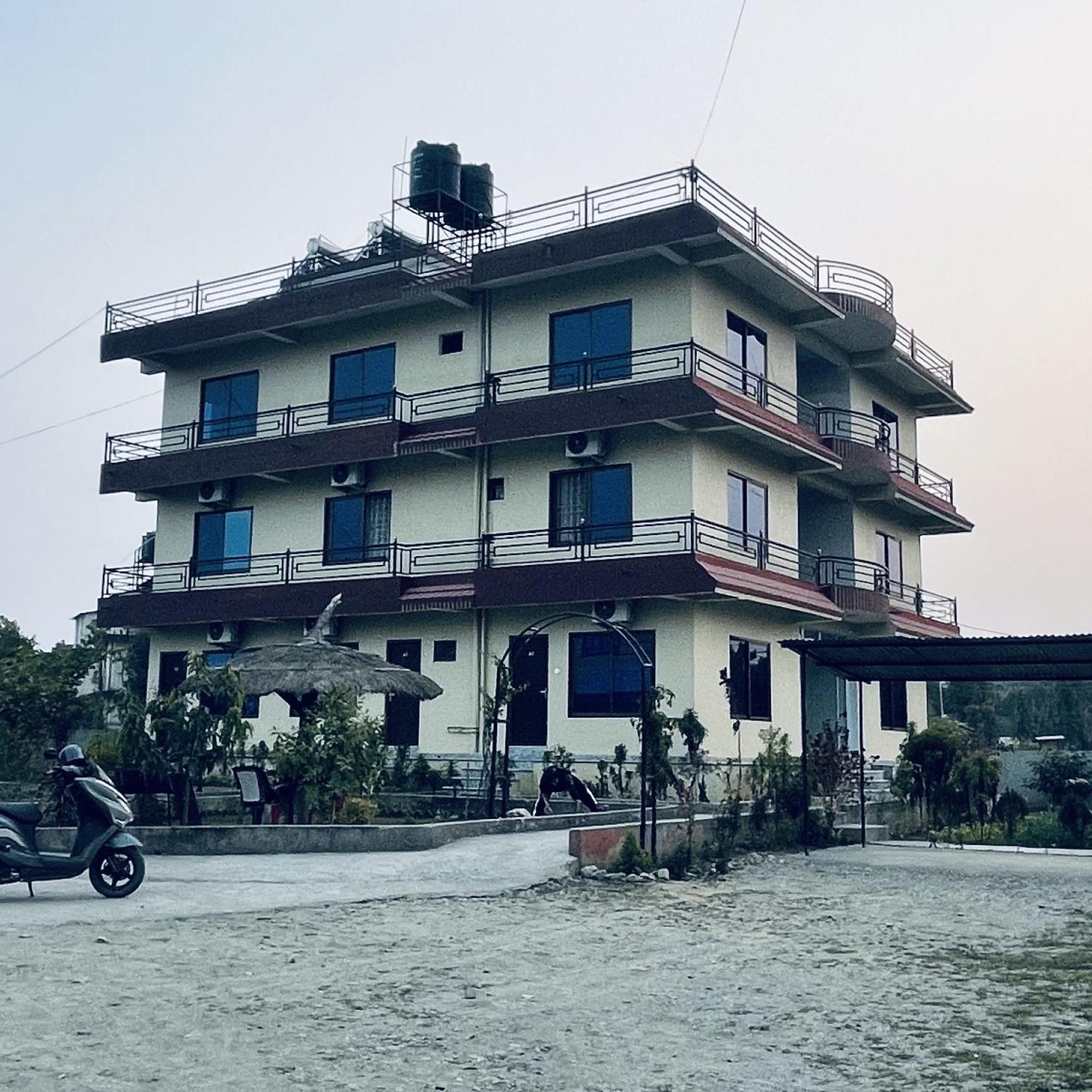 Готель Typical Nepali Kitchen - No Pizza - No Pasta - No Problem !! Саураха Екстер'єр фото